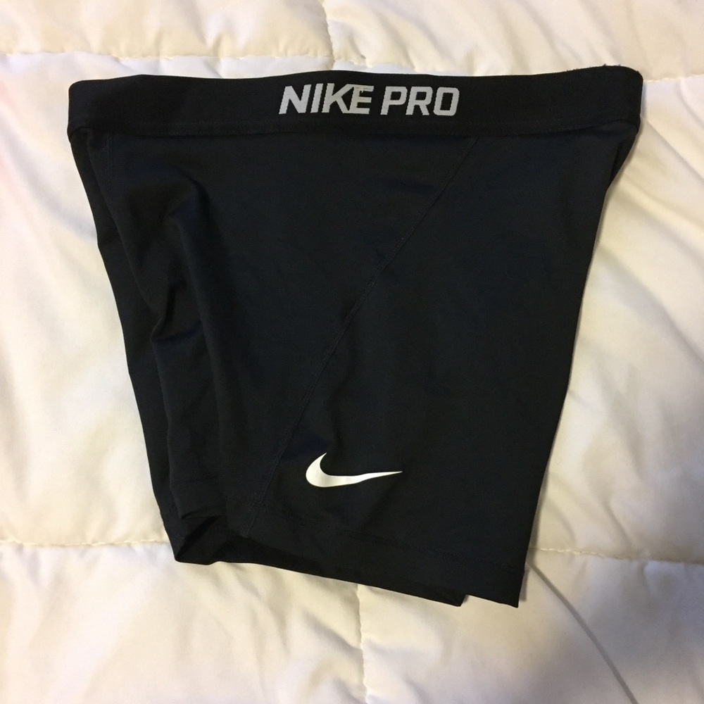 NWOT Nike pros shorts